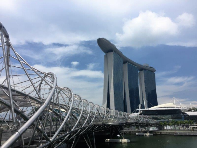marina bay helix bridge from lookout point