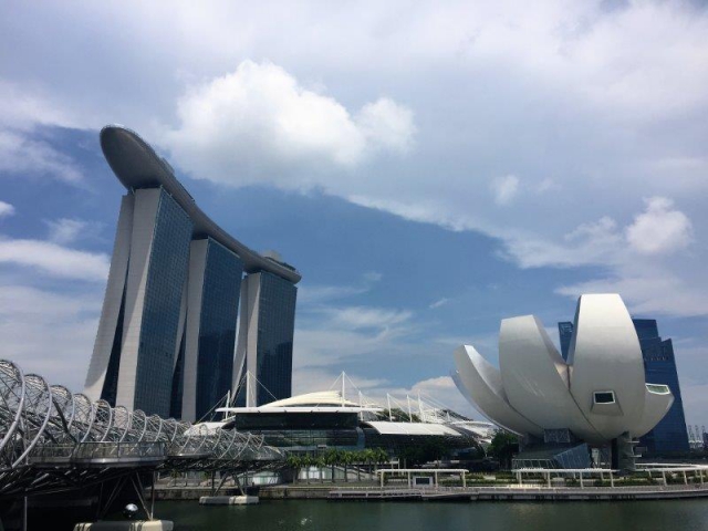 marina bay sands view from helix bridge lookout point