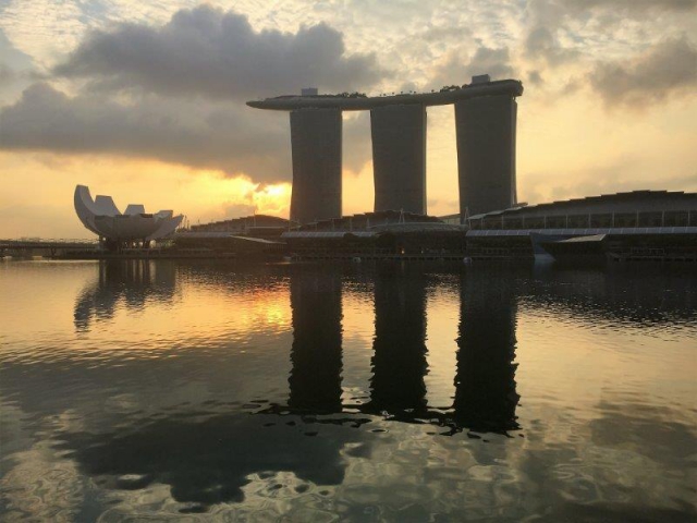 marina bay water front sunrise