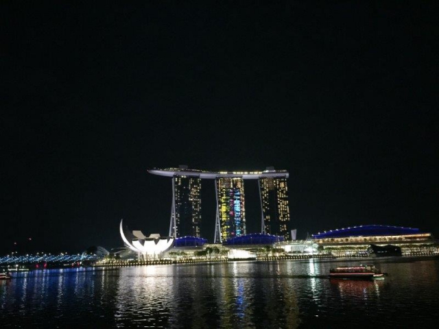 night at marina bay viewing from jubilee bridge